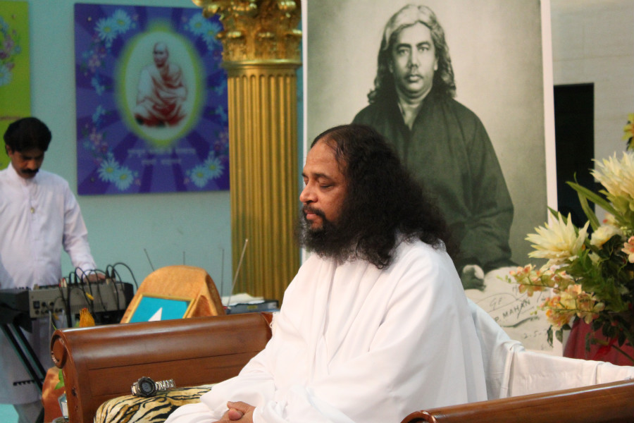 36 Guru Mahan in Silence 